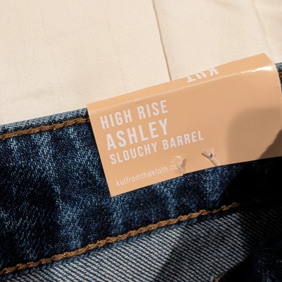 NWT. Classic Blue Women's Jeans - Picture 5 of 9